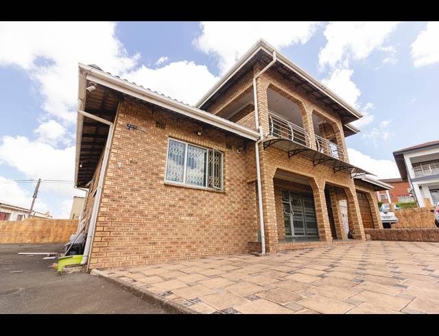 4 BEDROOM HOUSE FOR SALE IN ARENA PARK